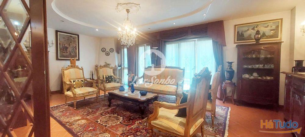 Moradia T4 com loja no R/C no centro da Póvoa de Varzim Moradia T4 com loja no R/C no centro da Póvoa de Varzim