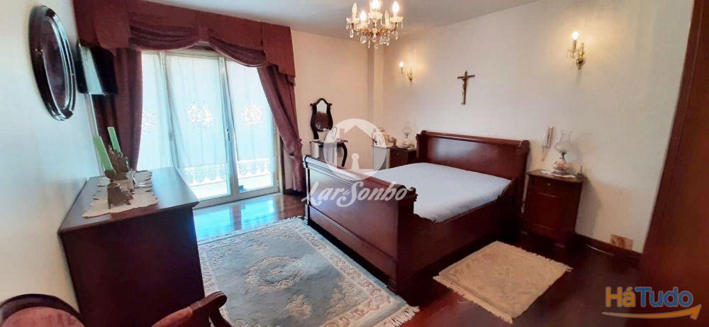 Moradia T4 com loja no R/C no centro da Póvoa de Varzim Moradia T4 com loja no R/C no centro da Póvoa de Varzim