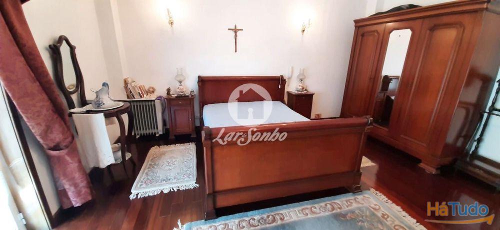 Moradia T4 com loja no R/C no centro da Póvoa de Varzim Moradia T4 com loja no R/C no centro da Póvoa de Varzim