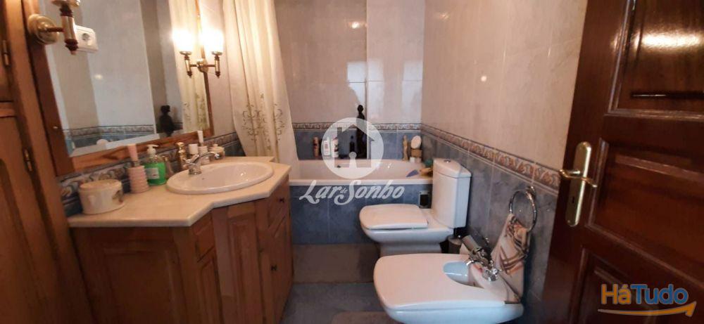 Moradia T4 com loja no R/C no centro da Póvoa de Varzim Moradia T4 com loja no R/C no centro da Póvoa de Varzim