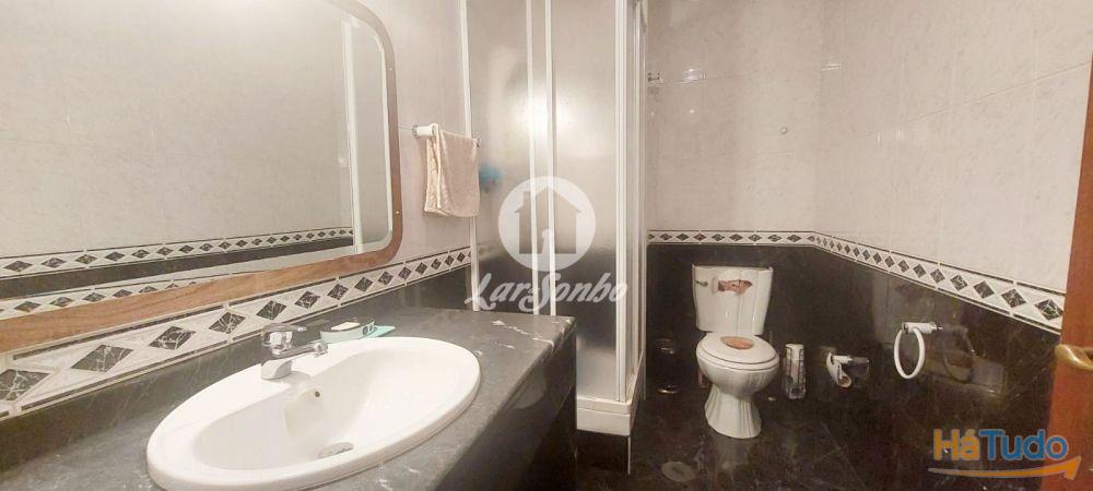 Moradia T4 com loja no R/C no centro da Póvoa de Varzim Moradia T4 com loja no R/C no centro da Póvoa de Varzim