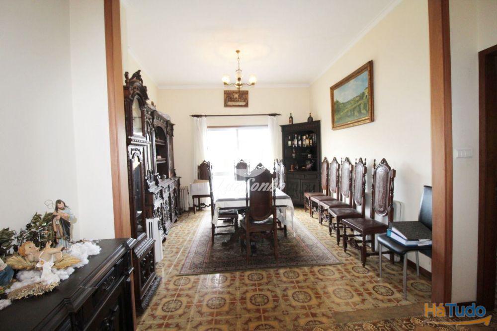 Moradia T6 c/ negócio no R/C no centro de Vila do Conde Moradia T6 c/ negócio no R/C no centro de Vila do Conde