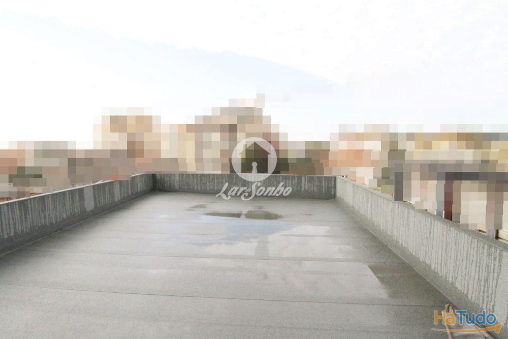 Moradia T6 c/ negócio no R/C no centro de Vila do Conde Moradia T6 c/ negócio no R/C no centro de Vila do Conde