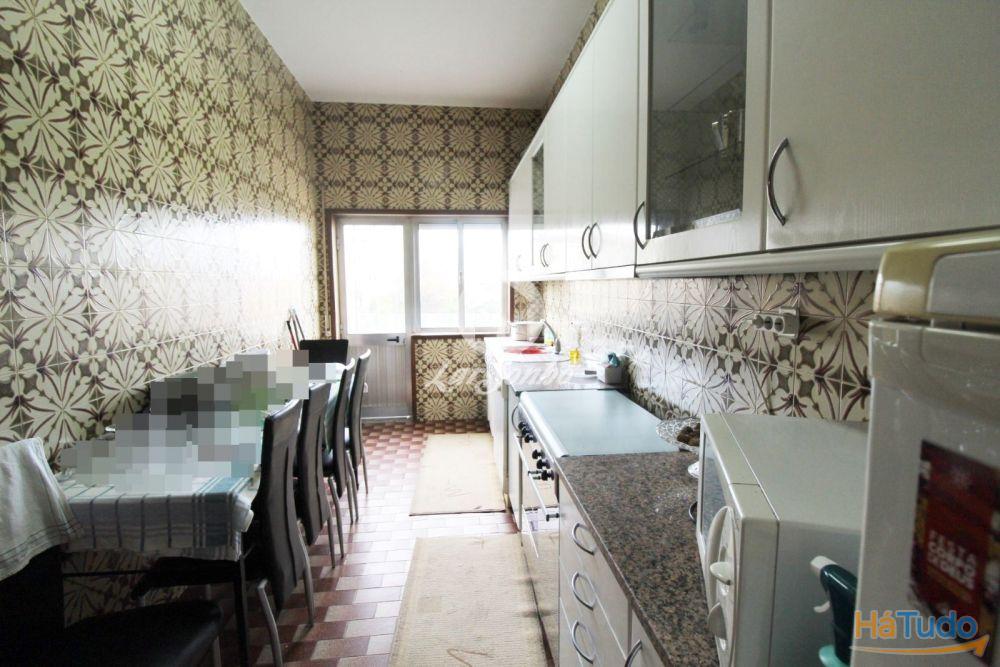 Moradia T6 c/ negócio no R/C no centro de Vila do Conde Moradia T6 c/ negócio no R/C no centro de Vila do Conde