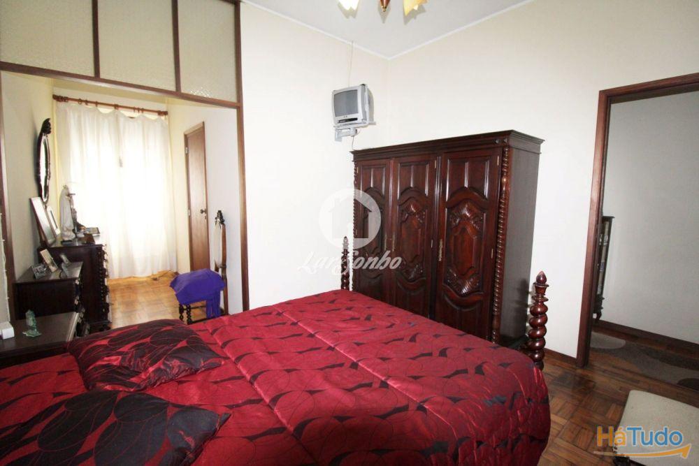 Moradia T6 c/ negócio no R/C no centro de Vila do Conde Moradia T6 c/ negócio no R/C no centro de Vila do Conde