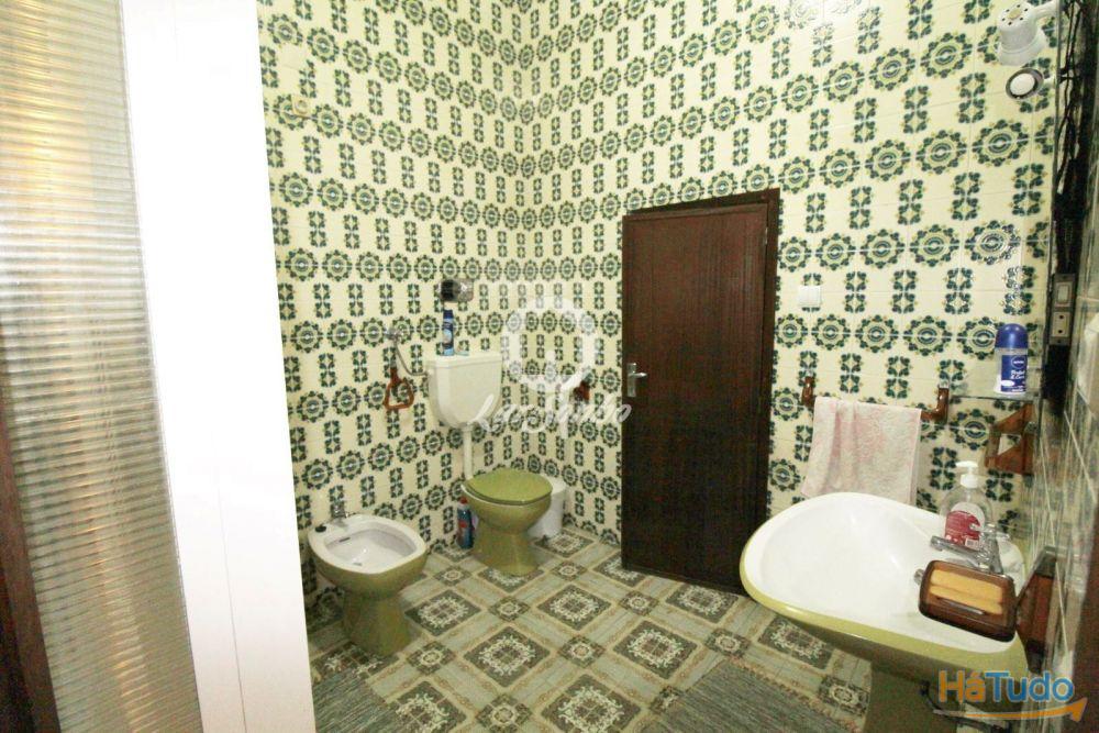 Moradia T6 c/ negócio no R/C no centro de Vila do Conde Moradia T6 c/ negócio no R/C no centro de Vila do Conde