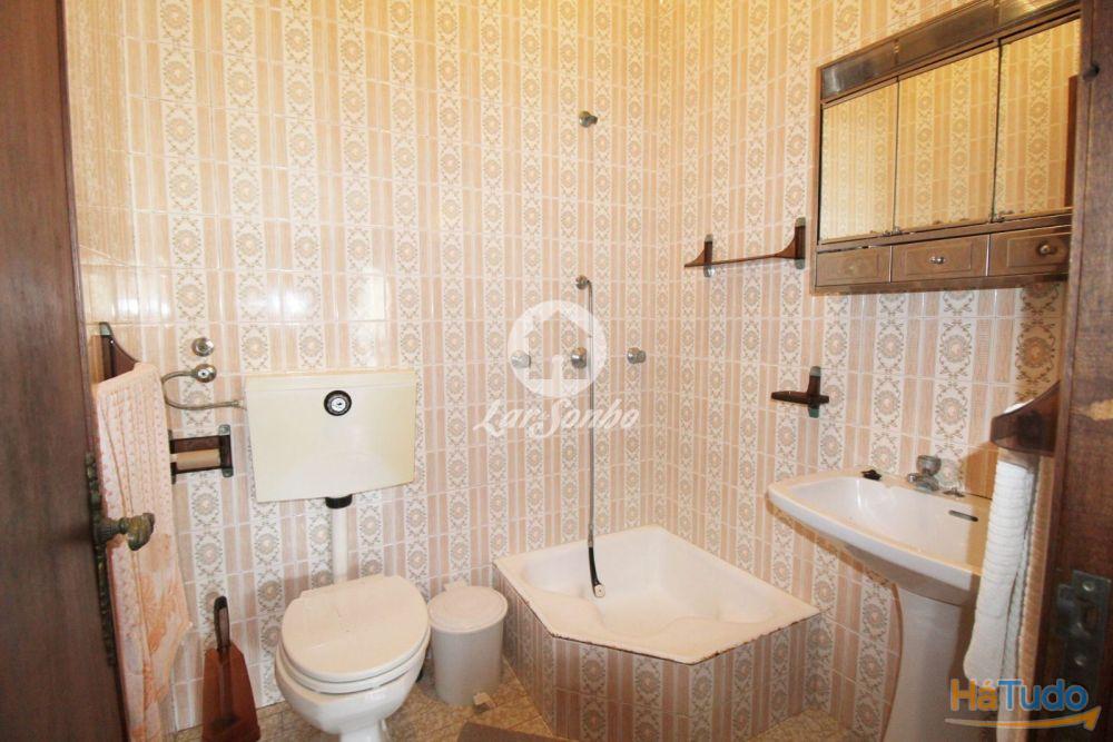 Moradia T6 c/ negócio no R/C no centro de Vila do Conde Moradia T6 c/ negócio no R/C no centro de Vila do Conde