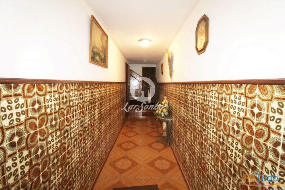 Moradia T6 c/ negócio no R/C no centro de Vila do Conde Moradia T6 c/ negócio no R/C no centro de Vila do Conde