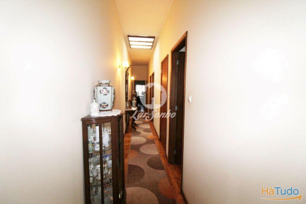 Moradia T6 c/ negócio no R/C no centro de Vila do Conde Moradia T6 c/ negócio no R/C no centro de Vila do Conde