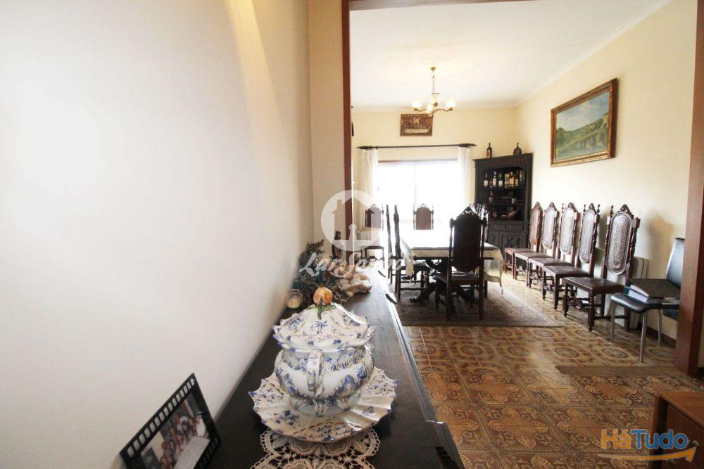 Moradia T6 c/ negócio no R/C no centro de Vila do Conde Moradia T6 c/ negócio no R/C no centro de Vila do Conde