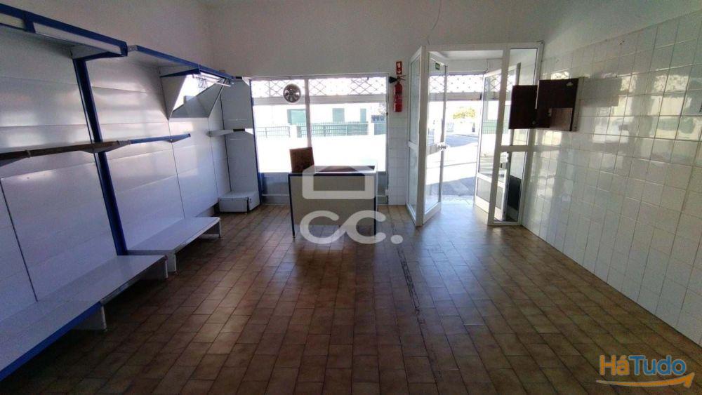 Loja com 33m2 de área para comercio ou serviços. Loja com 33m2 de área para comercio ou serviços.