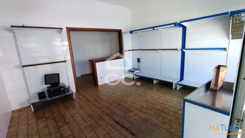 Loja com 33m2 de área para comercio ou serviços. Loja com 33m2 de área para comercio ou serviços.