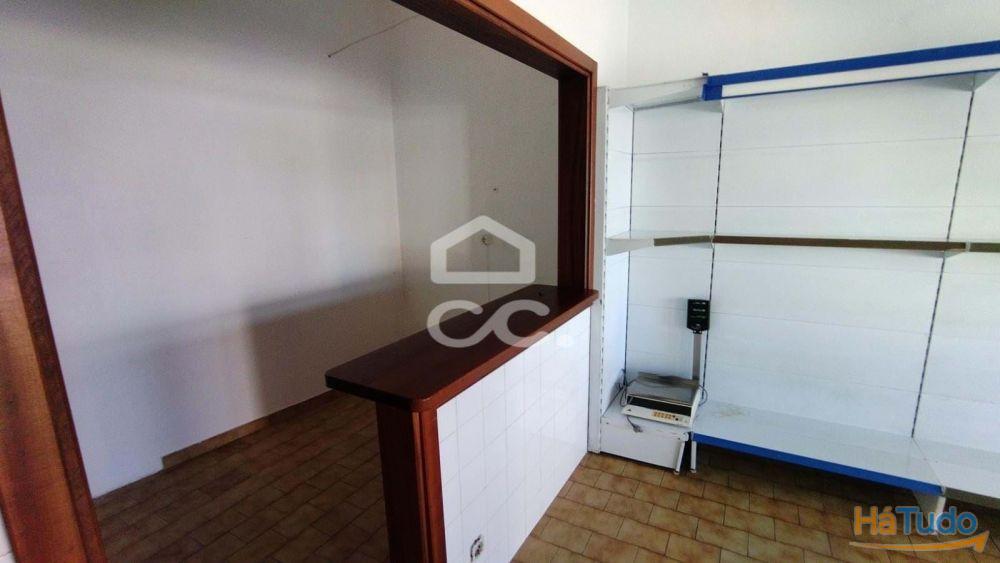 Loja com 33m2 de área para comercio ou serviços. Loja com 33m2 de área para comercio ou serviços.