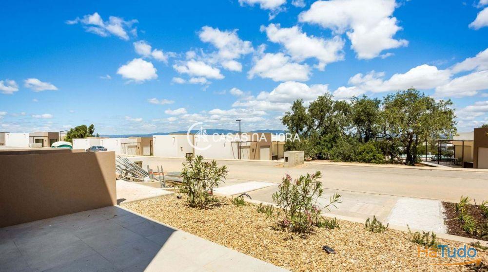 Apartamento T1+2 com jardim e piscina em Carvoeiro Apartamento T1+2 com jardim e piscina em Carvoeiro