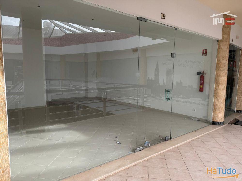 ótima loja em centro comercial com WC ótima loja em centro comercial com WC