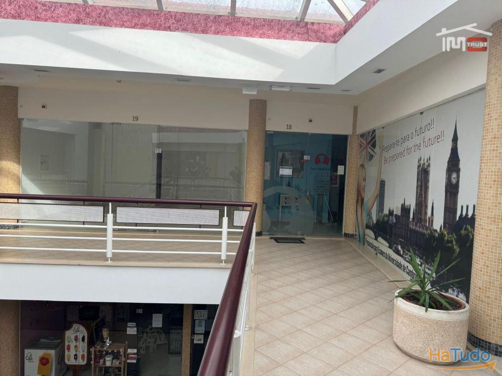 ótima loja em centro comercial com WC ótima loja em centro comercial com WC