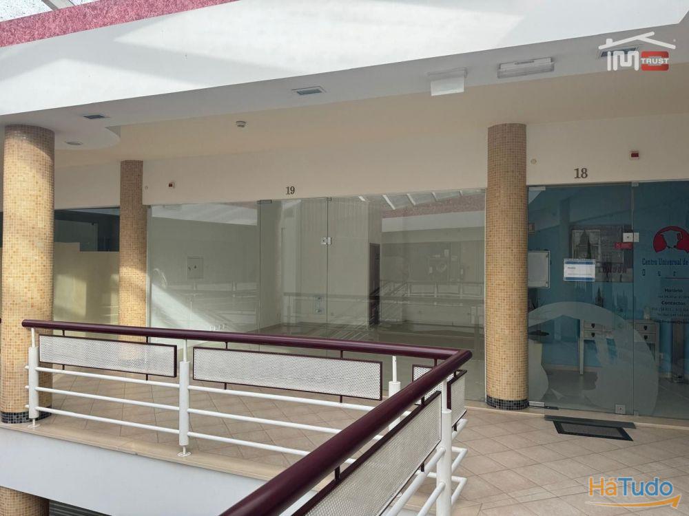 ótima loja em centro comercial com WC ótima loja em centro comercial com WC