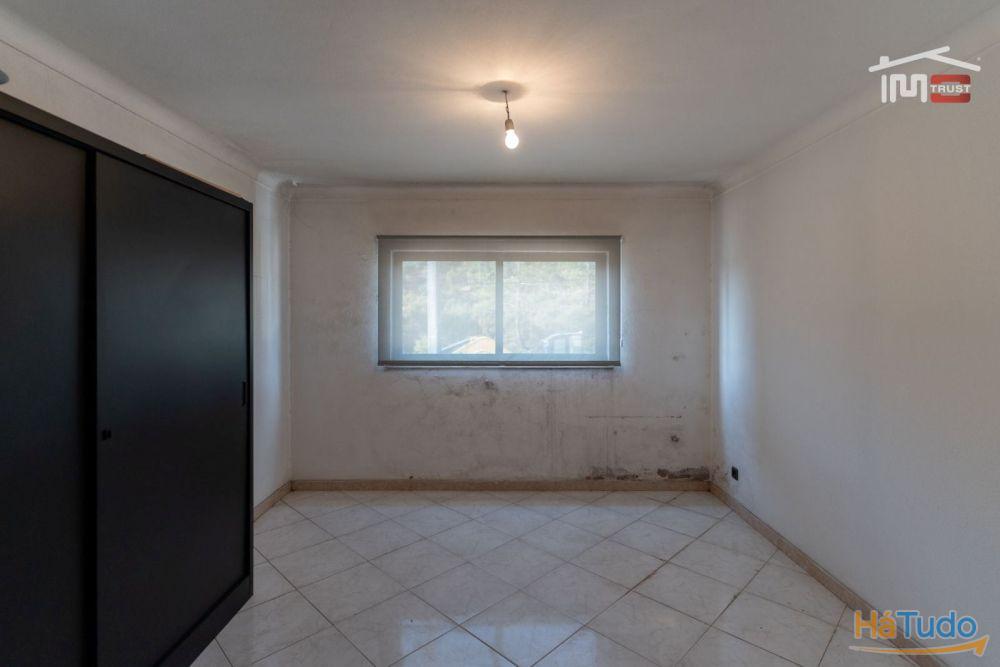 Pavilhão industrial com boa localização Pavilhão industrial com boa localização