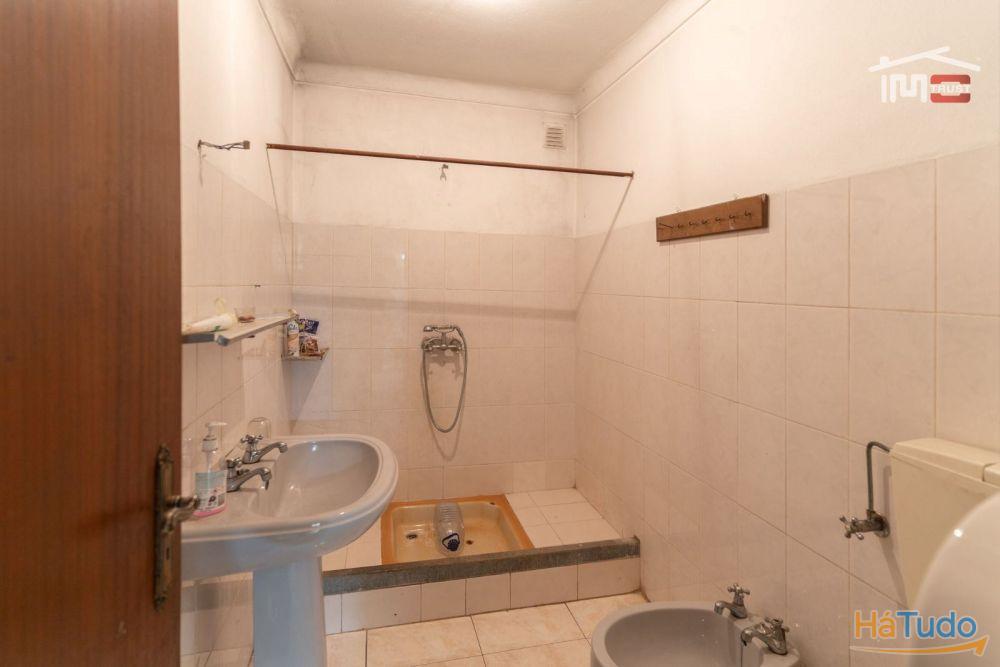 Pavilhão industrial com boa localização Pavilhão industrial com boa localização