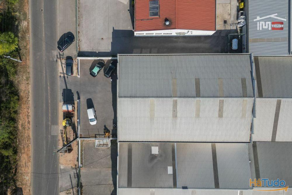 Pavilhão industrial com boa localização Pavilhão industrial com boa localização