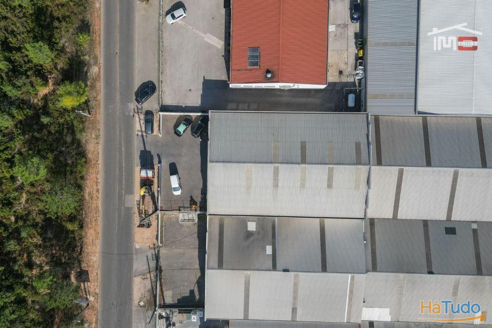 Pavilhão industrial com boa localização Pavilhão industrial com boa localização