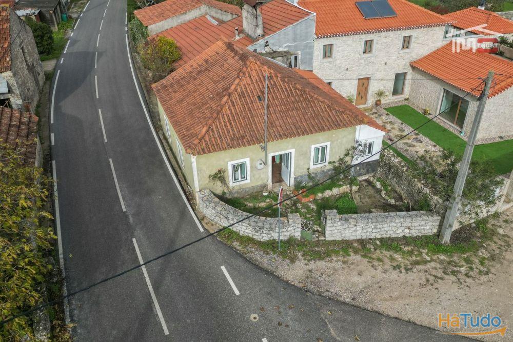 MORADIA PARA RESTAURAR EM ATOUGUIA MORADIA PARA RESTAURAR EM ATOUGUIA