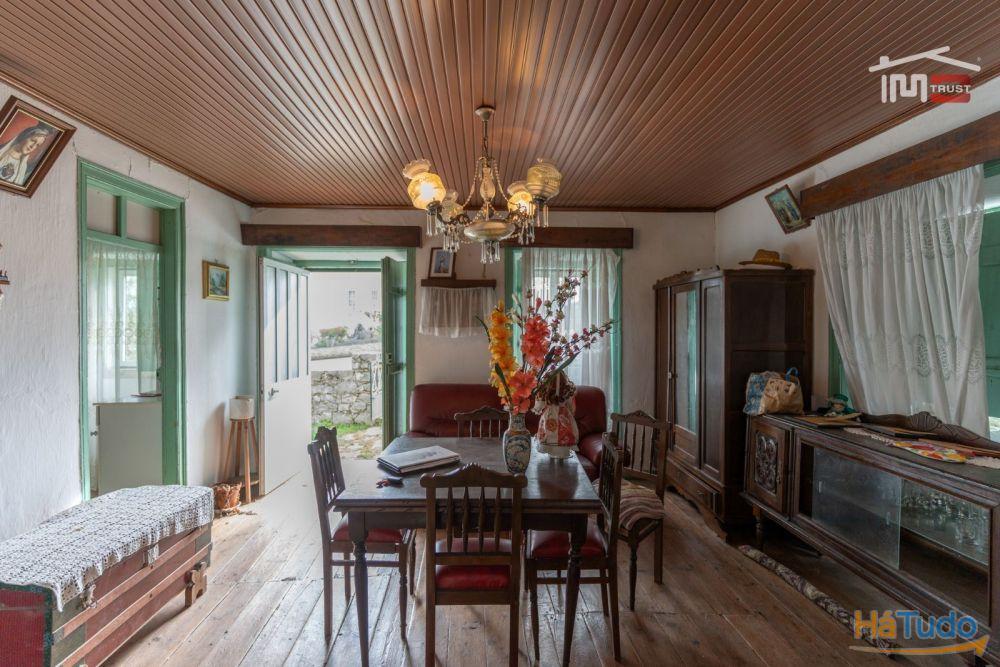 MORADIA PARA RESTAURAR EM ATOUGUIA MORADIA PARA RESTAURAR EM ATOUGUIA