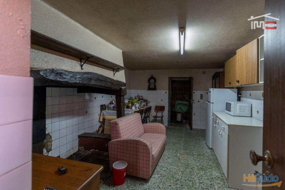 MORADIA PARA RESTAURAR EM ATOUGUIA MORADIA PARA RESTAURAR EM ATOUGUIA