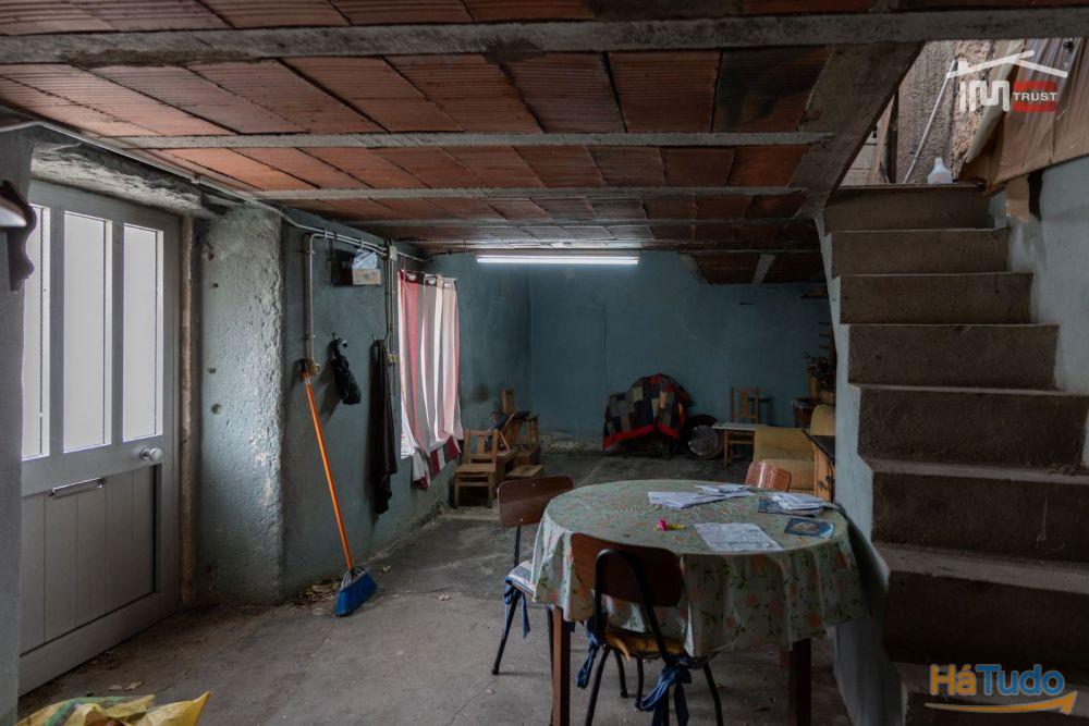 MORADIA PARA RESTAURAR EM ATOUGUIA MORADIA PARA RESTAURAR EM ATOUGUIA
