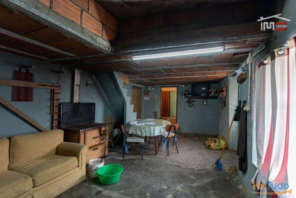 MORADIA PARA RESTAURAR EM ATOUGUIA MORADIA PARA RESTAURAR EM ATOUGUIA