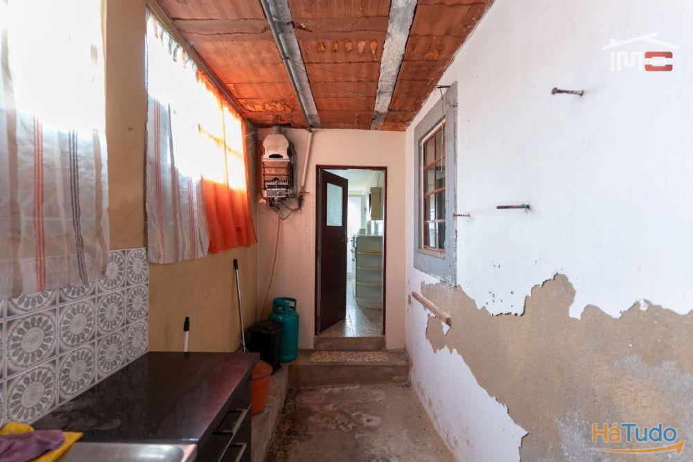 MORADIA PARA RESTAURAR EM ATOUGUIA MORADIA PARA RESTAURAR EM ATOUGUIA