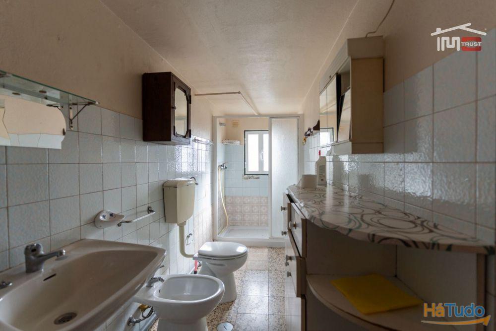 MORADIA PARA RESTAURAR EM ATOUGUIA MORADIA PARA RESTAURAR EM ATOUGUIA