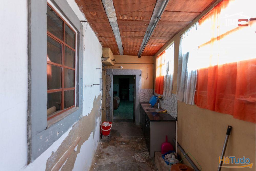 MORADIA PARA RESTAURAR EM ATOUGUIA MORADIA PARA RESTAURAR EM ATOUGUIA