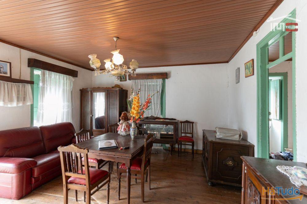 MORADIA PARA RESTAURAR EM ATOUGUIA MORADIA PARA RESTAURAR EM ATOUGUIA