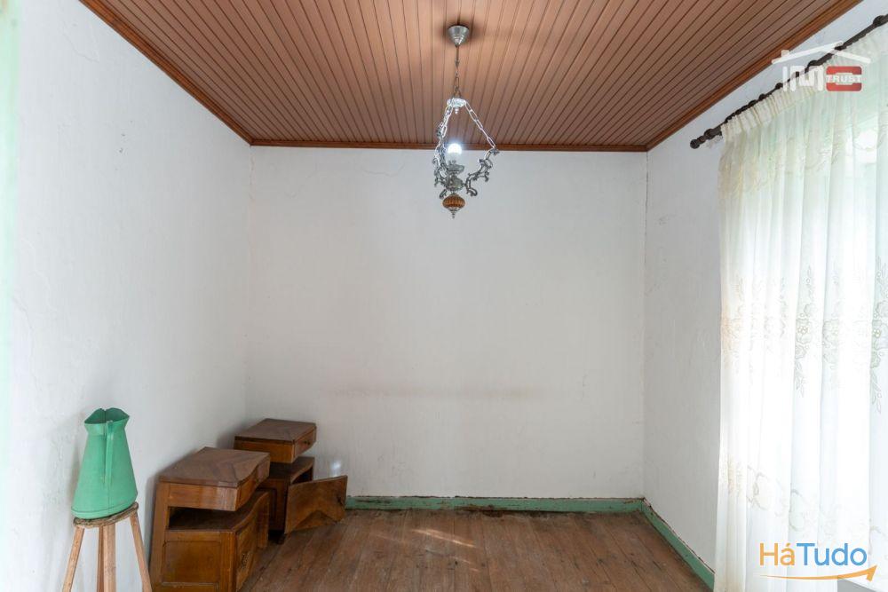 MORADIA PARA RESTAURAR EM ATOUGUIA MORADIA PARA RESTAURAR EM ATOUGUIA