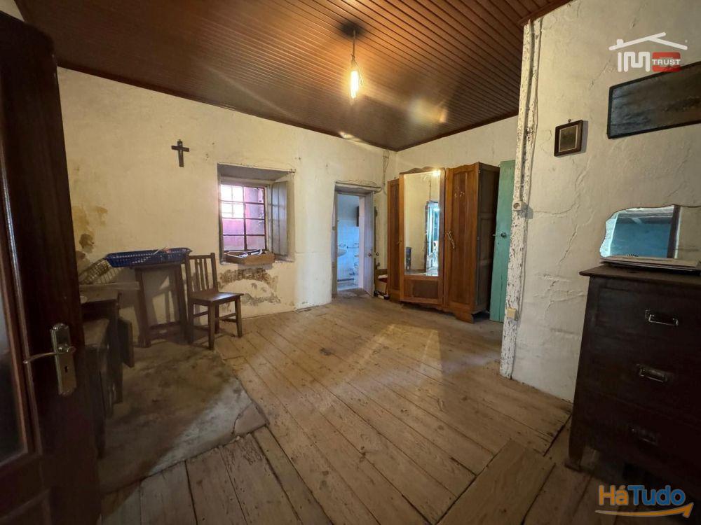 MORADIA PARA RESTAURAR EM ATOUGUIA MORADIA PARA RESTAURAR EM ATOUGUIA