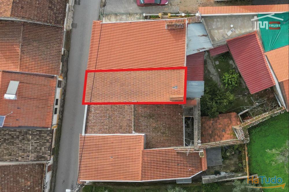 Moradia T2 com Projeto Aprovado em TOMAR já com telhado novo e isolamento térmico Moradia T2 com Projeto Aprovado em TOMAR já com telhado novo e isolamento térmico