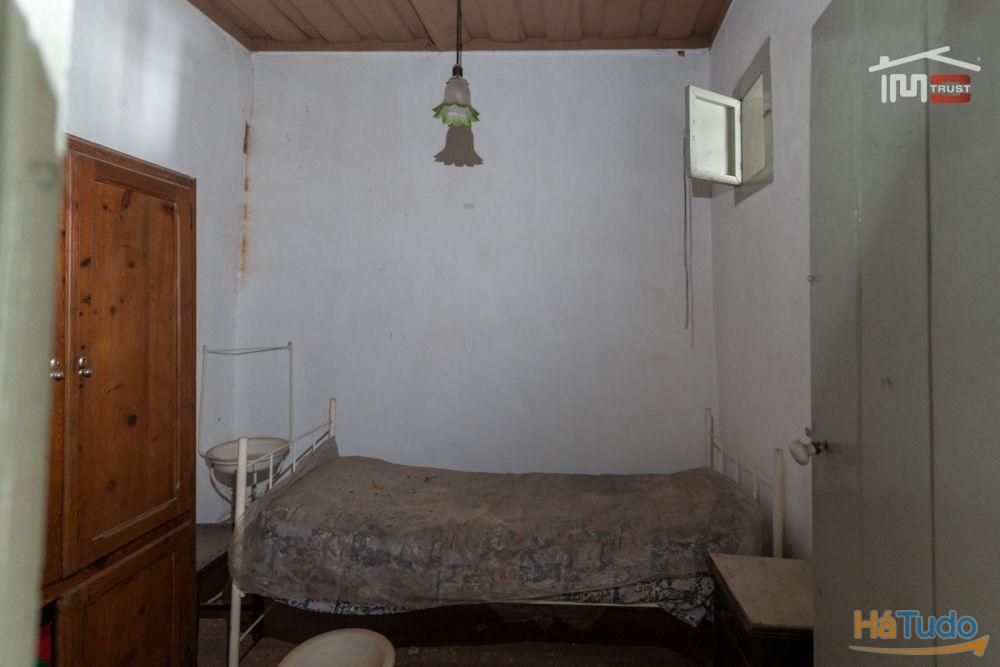 Moradia T2 com Projeto Aprovado em TOMAR já com telhado novo e isolamento térmico Moradia T2 com Projeto Aprovado em TOMAR já com telhado novo e isolamento térmico