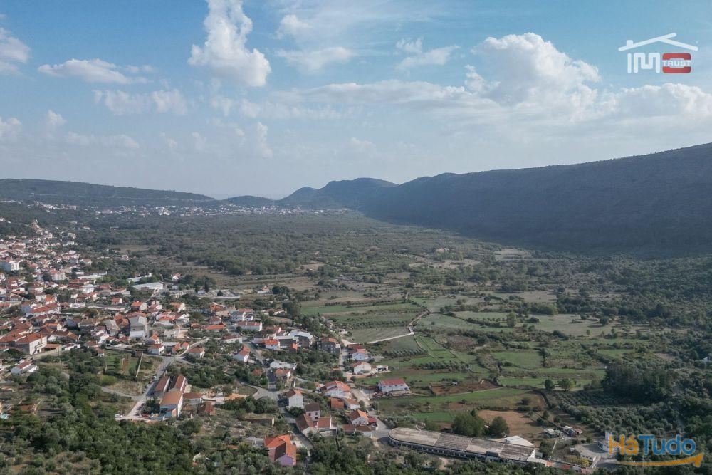 TERRENO URBANO COM AREA DE 1659 M2 PARA CONSTRUÇÃO EM MIRA DE AIRE PORTO DE MOS TERRENO URBANO COM AREA DE 1659 M2 PARA CONSTRUÇÃO EM MIRA DE AIRE PORTO DE MOS