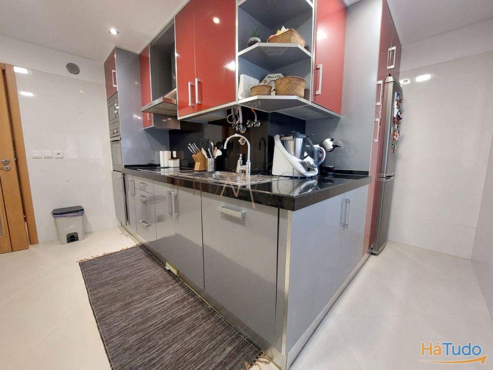 Apartamento T4 com vista rio e estacionamento duplo Onde o conforto encontra o horizonte Apartamento T4 com vista rio e estacionamento duplo Onde o conforto encontra o horizonte