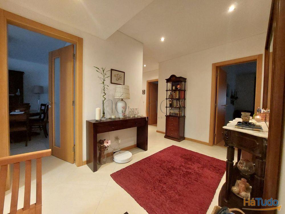 Apartamento T4 com vista rio e estacionamento duplo Onde o conforto encontra o horizonte Apartamento T4 com vista rio e estacionamento duplo Onde o conforto encontra o horizonte