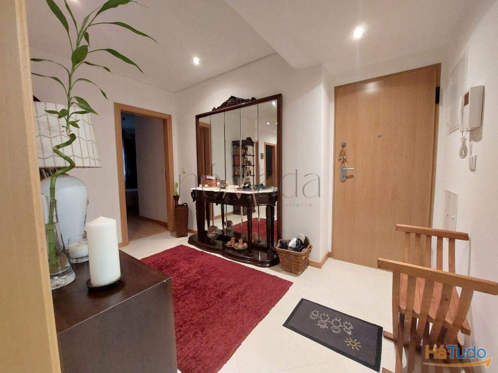 Apartamento T4 com vista rio e estacionamento duplo Onde o conforto encontra o horizonte Apartamento T4 com vista rio e estacionamento duplo Onde o conforto encontra o horizonte