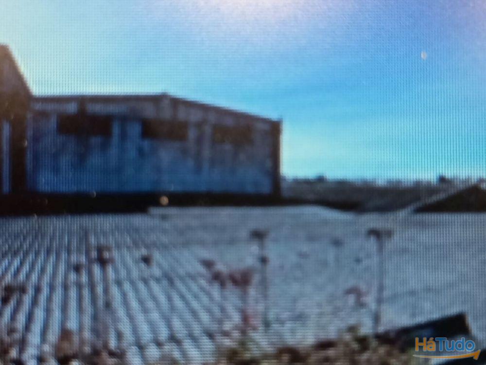Armazém com 6.500 m², situado em Belas. Armazém com 6.500 m², situado em Belas.