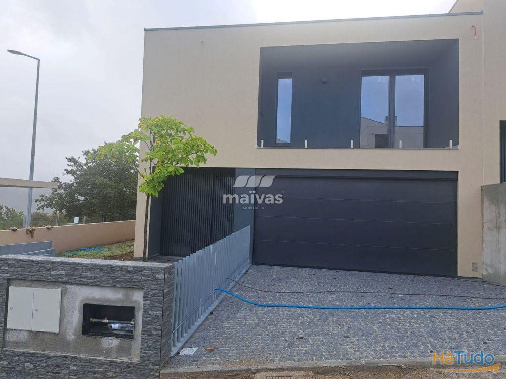 Moradia em banda, para venda, Póvoa de Lanhoso - Lanhoso Moradia em banda, para venda, Póvoa de Lanhoso - Lanhoso