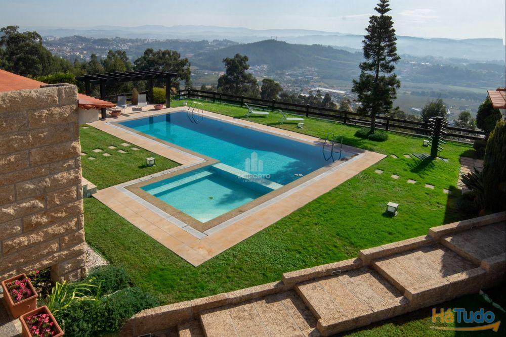 Moradia T6 Exclusiva com terreno de cerca 4.000 m² e Piscina Privada em Lousada Moradia T6 Exclusiva com terreno de cerca 4.000 m² e Piscina Privada em Lousada