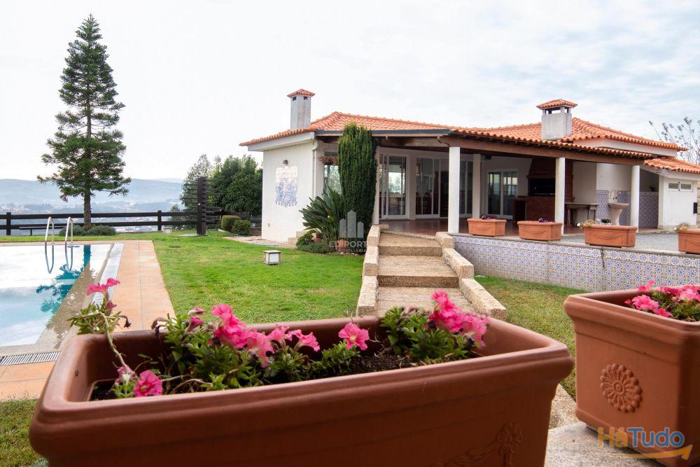 Moradia T6 Exclusiva com terreno de cerca 4.000 m² e Piscina Privada em Lousada Moradia T6 Exclusiva com terreno de cerca 4.000 m² e Piscina Privada em Lousada