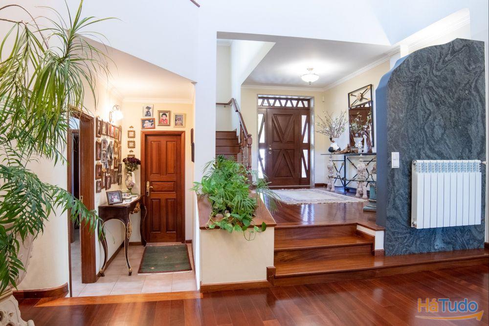 Moradia T6 Exclusiva com terreno de cerca 4.000 m² e Piscina Privada em Lousada Moradia T6 Exclusiva com terreno de cerca 4.000 m² e Piscina Privada em Lousada