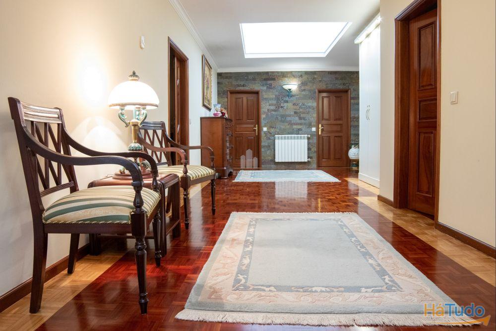 Moradia T6 Exclusiva com terreno de cerca 4.000 m² e Piscina Privada em Lousada Moradia T6 Exclusiva com terreno de cerca 4.000 m² e Piscina Privada em Lousada