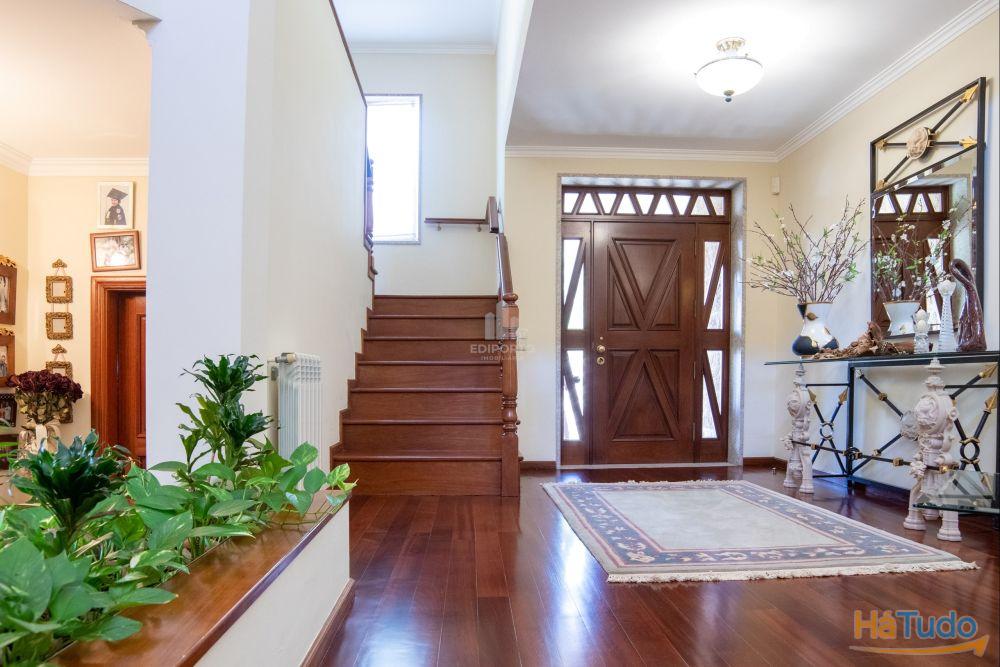 Moradia T6 Exclusiva com terreno de cerca 4.000 m² e Piscina Privada em Lousada Moradia T6 Exclusiva com terreno de cerca 4.000 m² e Piscina Privada em Lousada