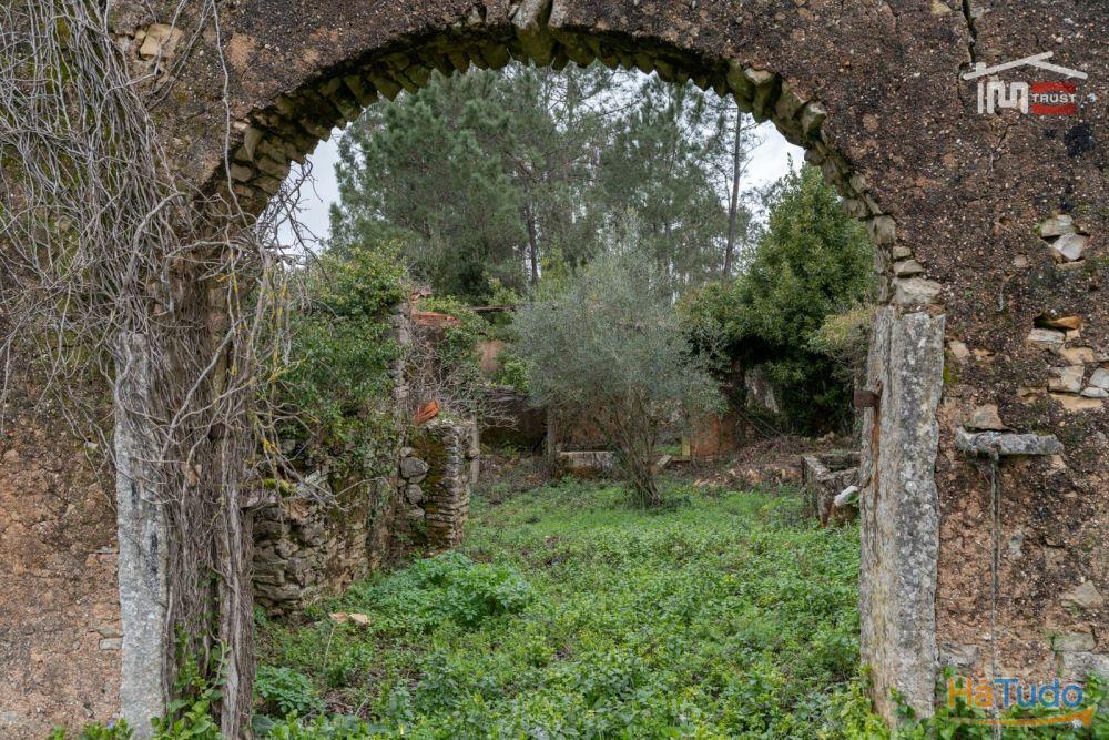 MORADIA T2 PARA RECUPERAR COM AREA COBERTA DE 238 M2 E AREA TOTAL DO TERRENO 1.112 M2 EM SÃO MAMEDE BATALHA MORADIA T2 PARA RECUPERAR COM AREA COBERTA DE 238 M2 E AREA TOTAL DO TERRENO 1.112 M2 EM SÃO MAMEDE BATALHA